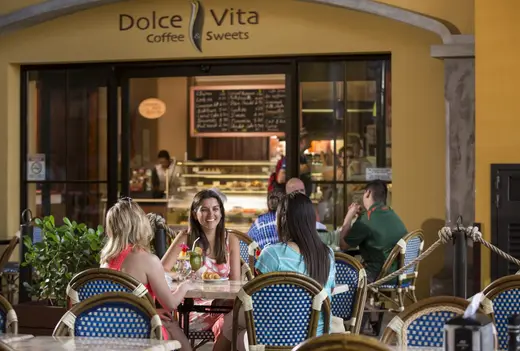 Dolce Vita Coffee & Sweets — Cafetería en Playa Herradura, Costa Rica