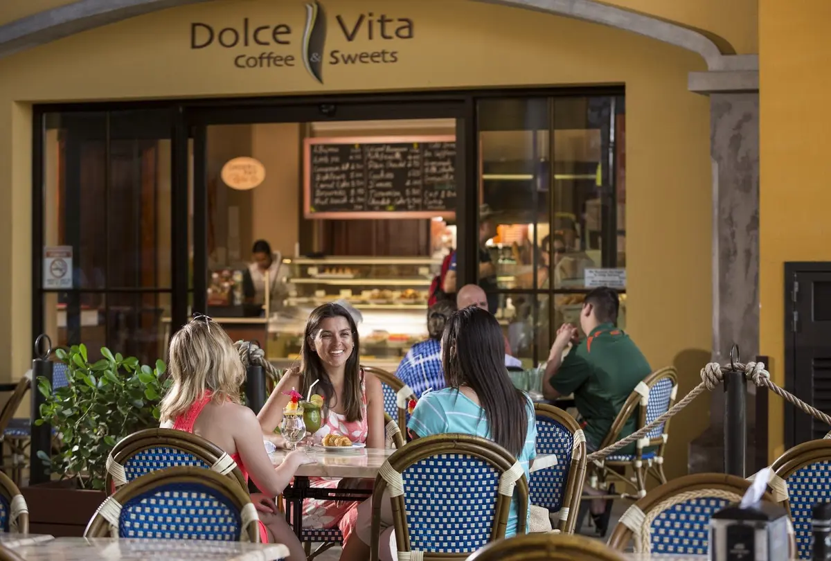 Dolce Vita Coffee & Sweets — Restaurante en Herradura, Costa Rica