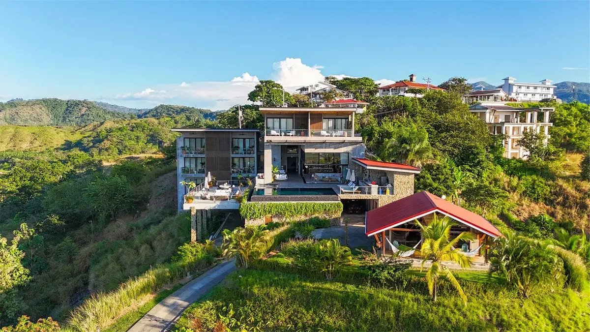 Surf Synergy Surf and Wellness Resort — Hotel en Playa Jacó, Costa Rica