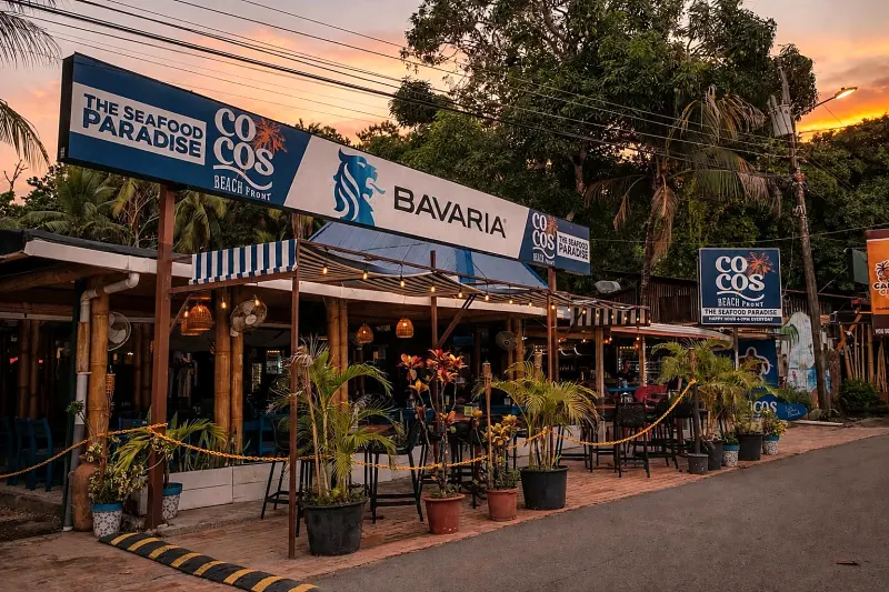 Fachada del restaurante Coco's Beach Front en Herradura