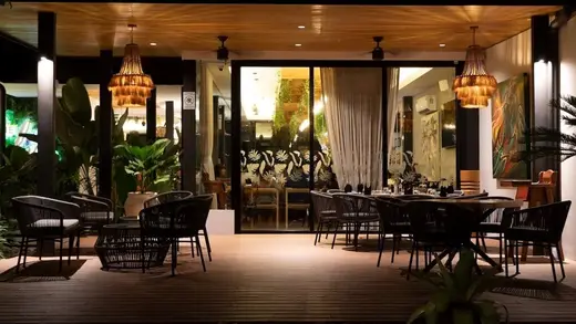 Zelva Grill & Wine — Asador y parrilla en Playa Jacó, Costa Rica