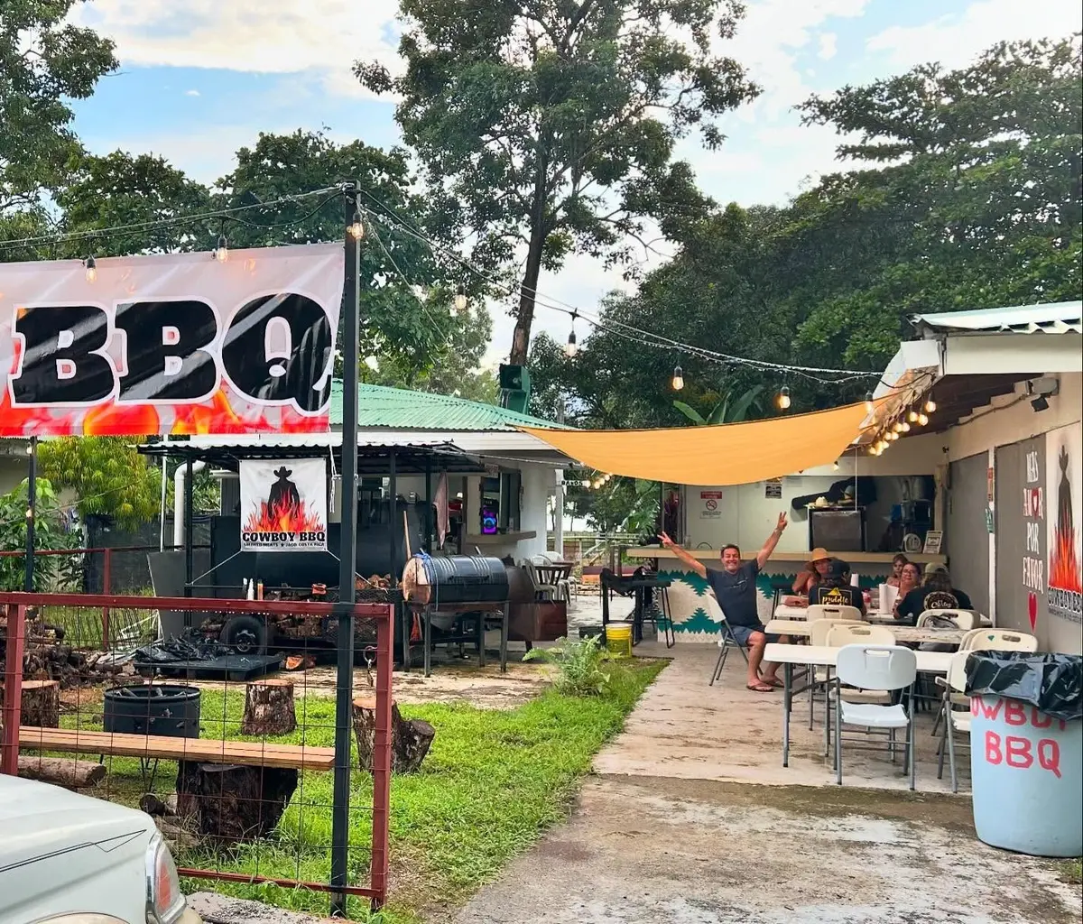 Cowboy BBQ CR — Restaurante en Playa Hermosa, Costa Rica