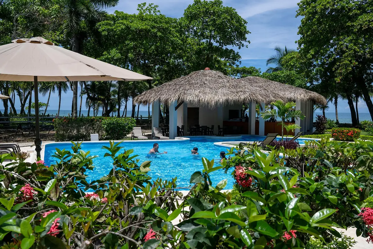 Fuego del Sol Beachfront Hotel — Hotel en Playa Hermosa, Costa Rica