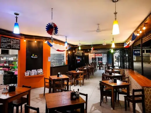 Bar y Restaurante Isaga — Restaurante de mariscos en Playa Jacó, Costa Rica