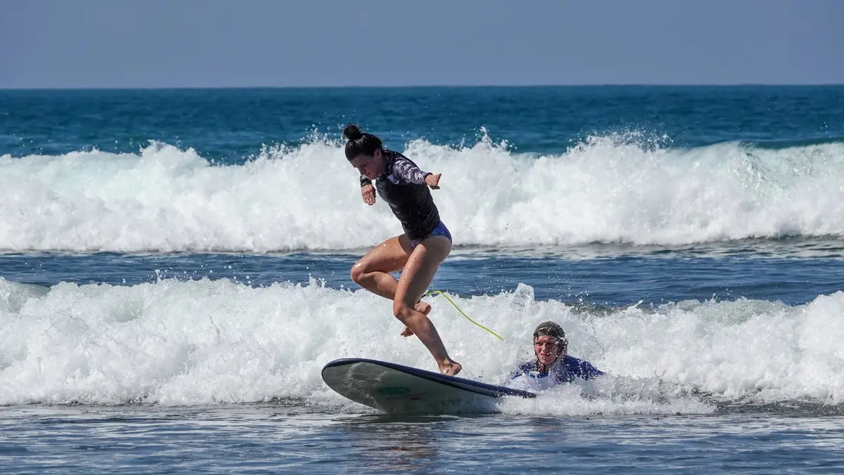 BioSurf — Actividad en Playa Jacó, Costa Rica
