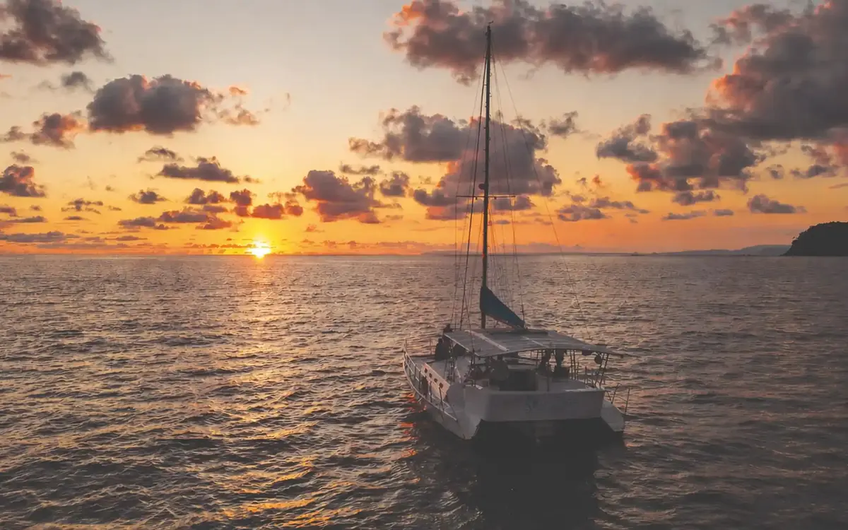Sealounge Catamaran Costa Rica — Actividad en Herradura, Costa Rica
