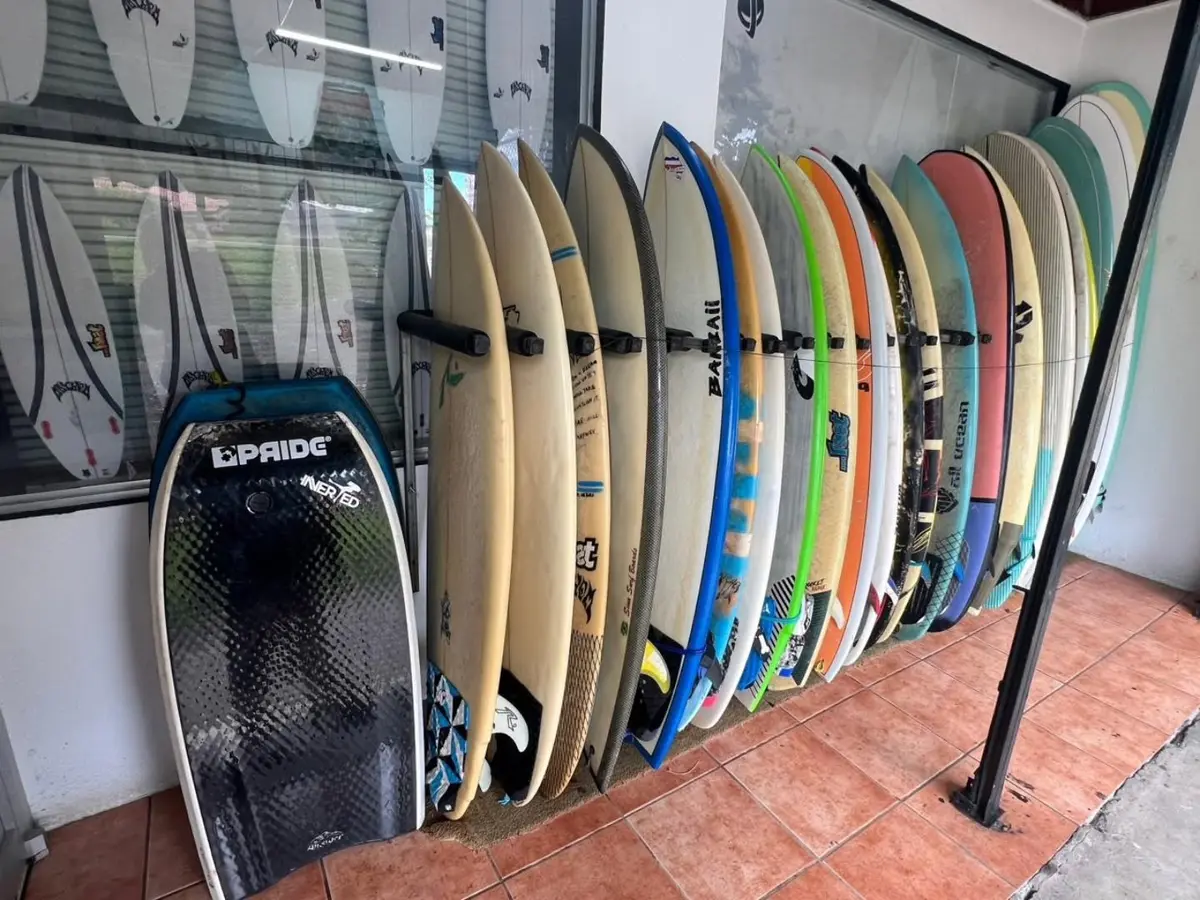 Piko Surf Shop — Tienda de surf en Playa Jacó, Costa Rica