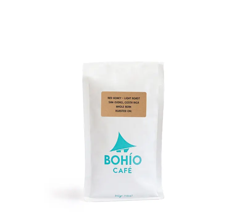 Bolsa blanca de café Bohío con etiqueta kraft sobre fondo blanco