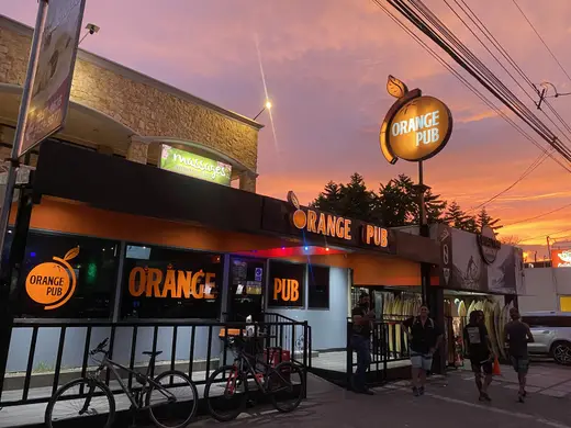 Orange Pub — Pub en Playa Jacó, Costa Rica