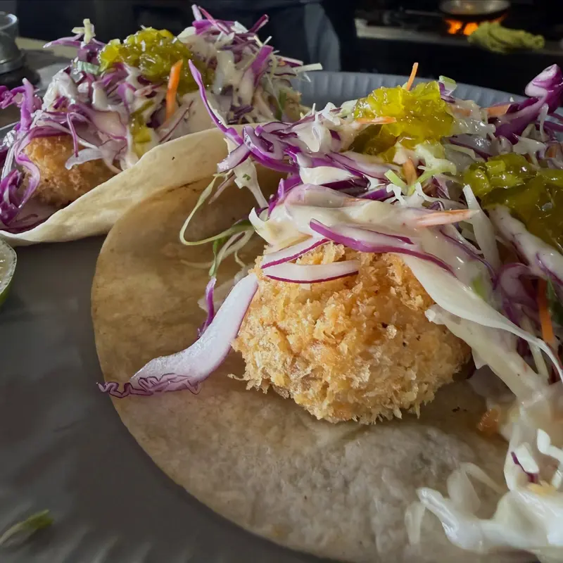 Tacos de pescado con ensalada de repollo