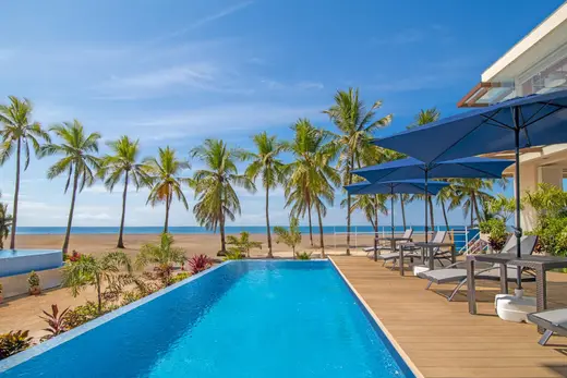 Clarita's Beach Bar & Resort — Resort en Playa Jacó, Costa Rica
