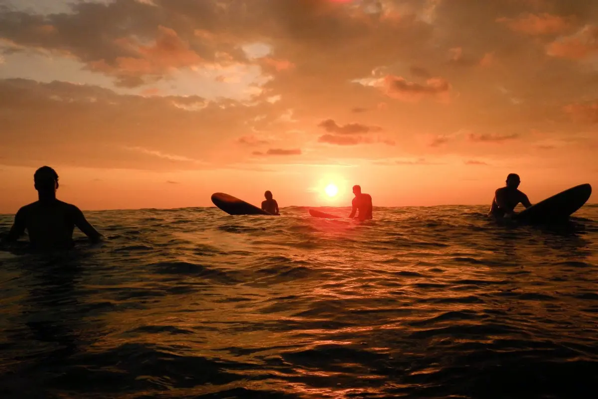 School of the World Surf Camp — Actividad en Playa Jacó, Costa Rica