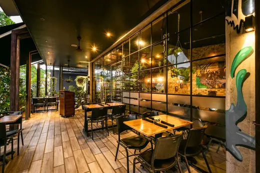 Graffiti Wine Bistro — Restaurante internacional en Playa Jacó, Costa Rica