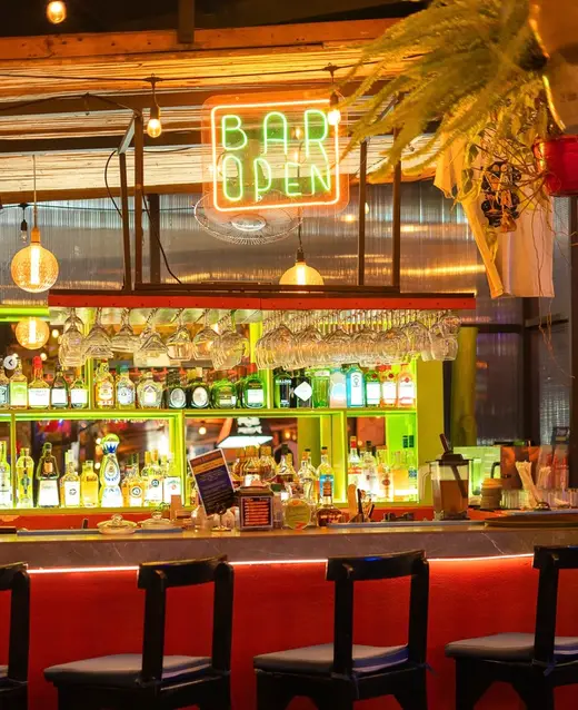 D'Corner — Restaurante americano en Playa Jacó, Costa Rica