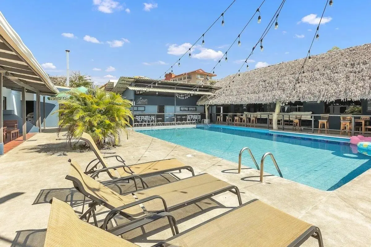 Republik Hotel & Bistro — Hotel en Playa Jacó, Costa Rica