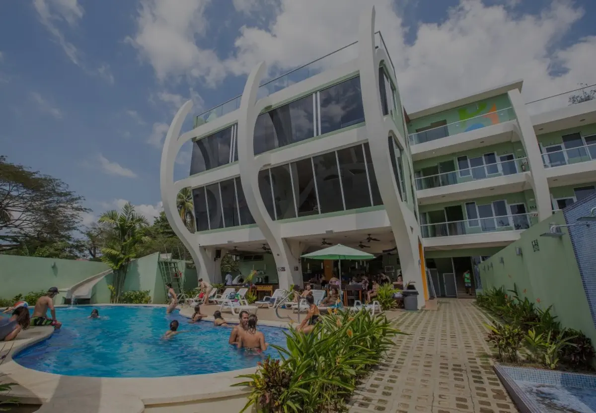 Room2Board Hostel and Surf School — Hotel en Playa Jacó, Costa Rica