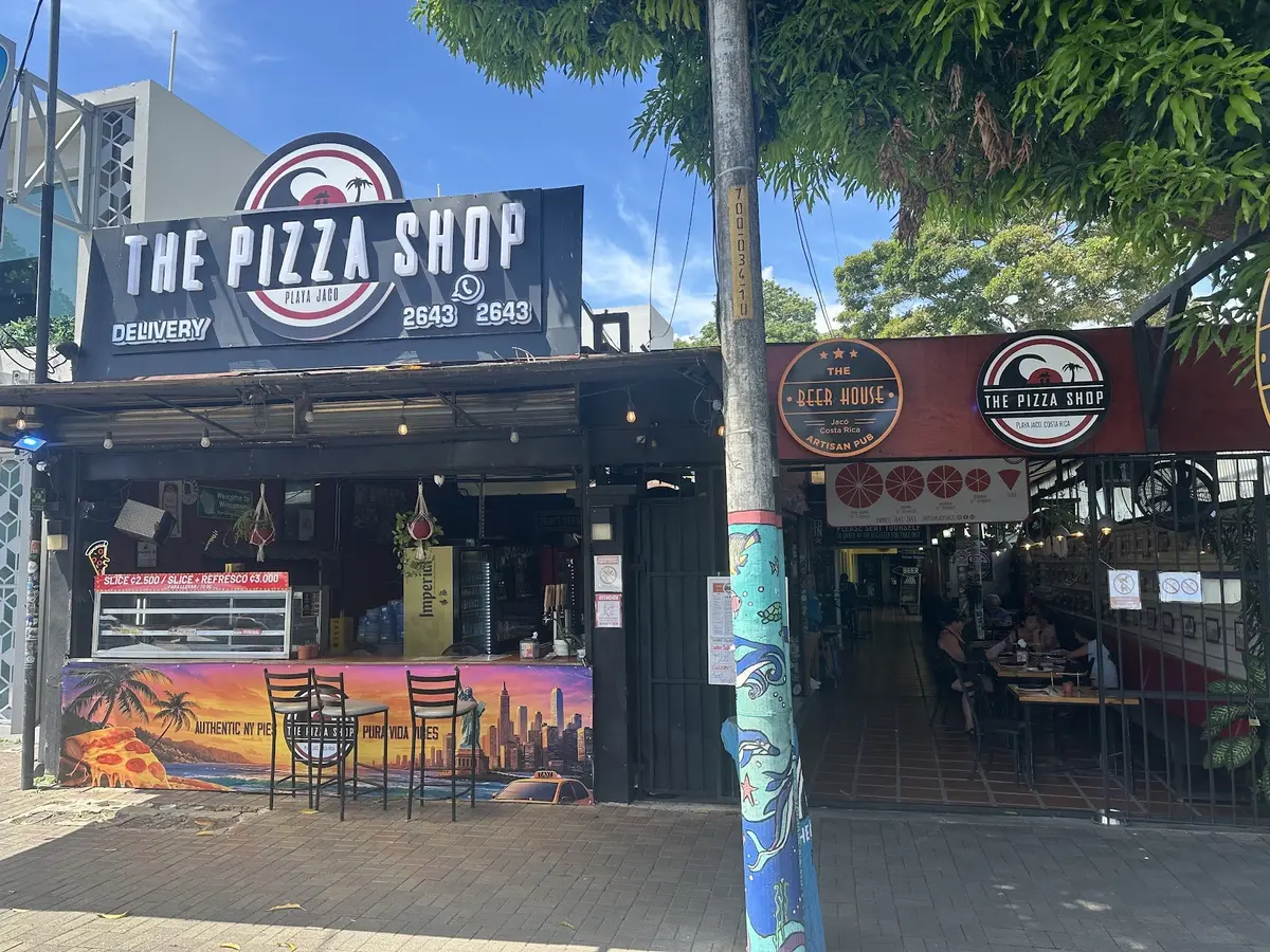 The Pizza Shop — Restaurante en Playa Jacó, Costa Rica