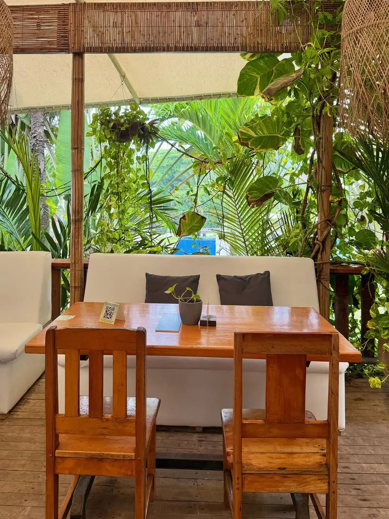 A table tucked into the tropical greenery at Vida Hermosa